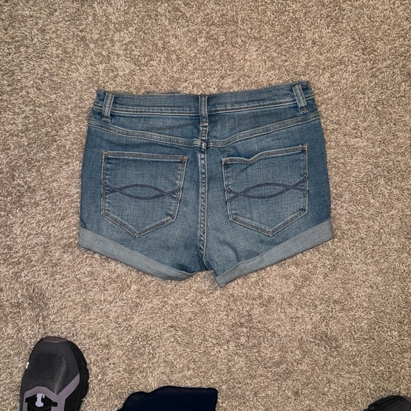 Shorts - Picture 2 of 3
